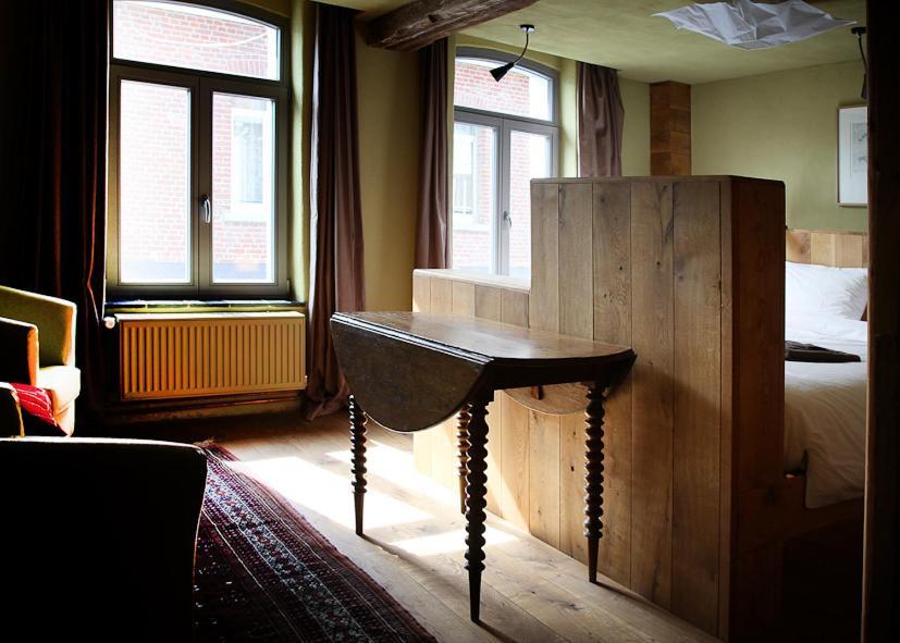 Poeziehotel Surplace - 15 Min Van Pairi Daiza & Industriezone Ghislenghien Bever Buitenkant foto