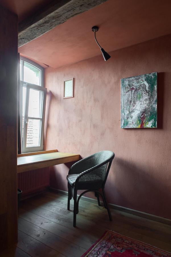 Poeziehotel Surplace - 15 Min Van Pairi Daiza & Industriezone Ghislenghien Bever Buitenkant foto